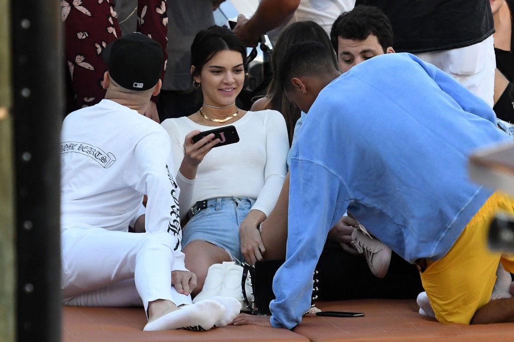 Kendall Jenner Braless 47