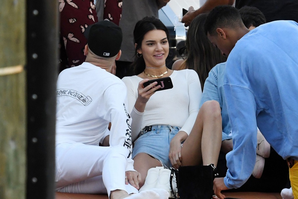 Kendall Jenner Braless 5