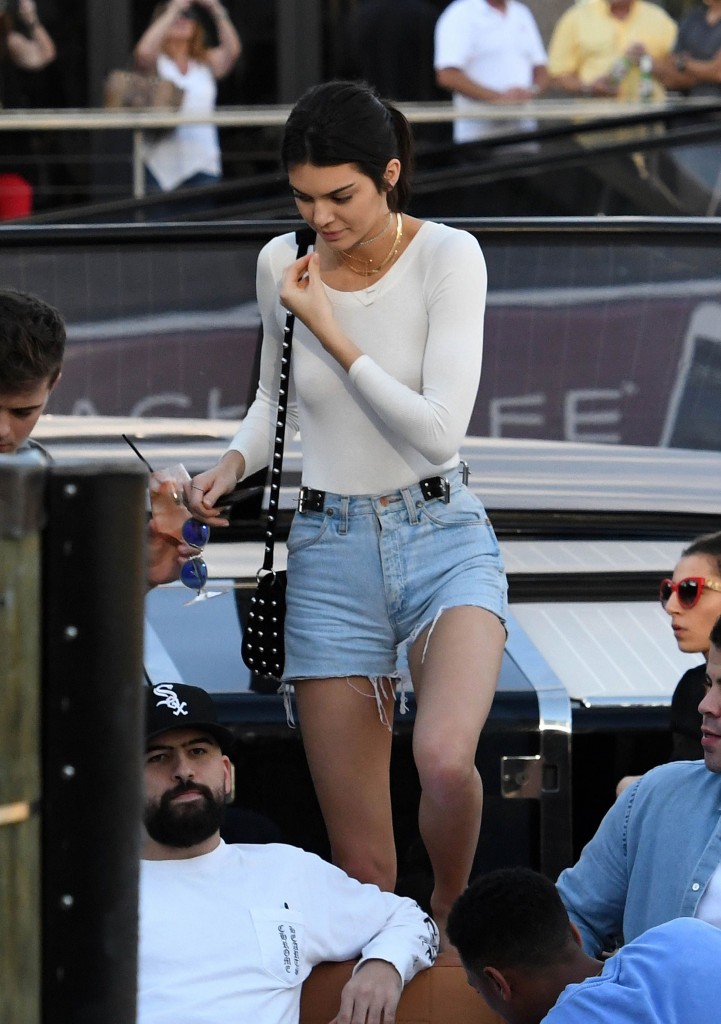 Kendall Jenner Braless 51