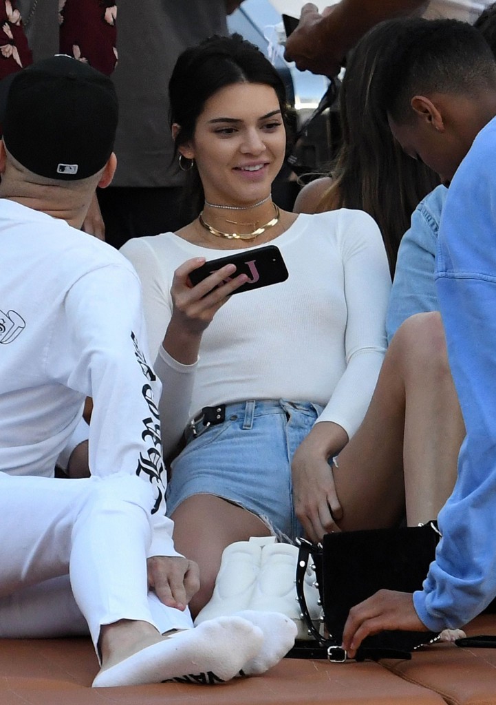 Kendall Jenner Braless 55