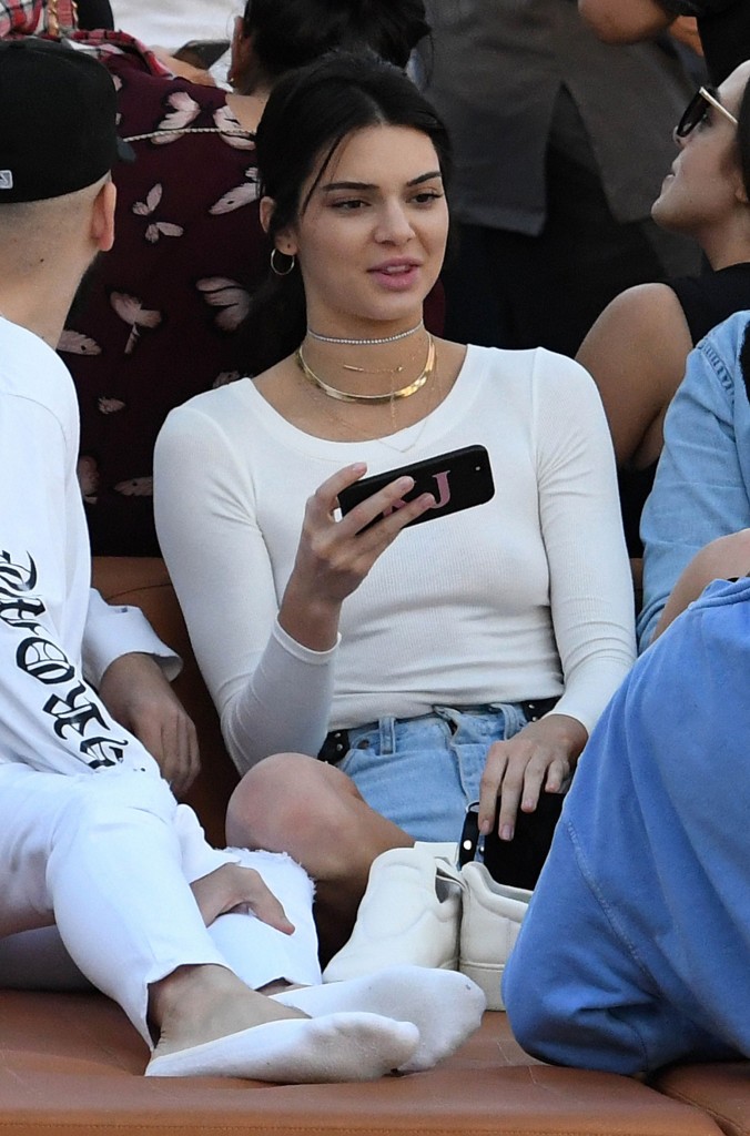 Kendall Jenner Braless 57