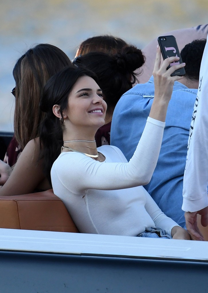 Kendall Jenner Braless 61