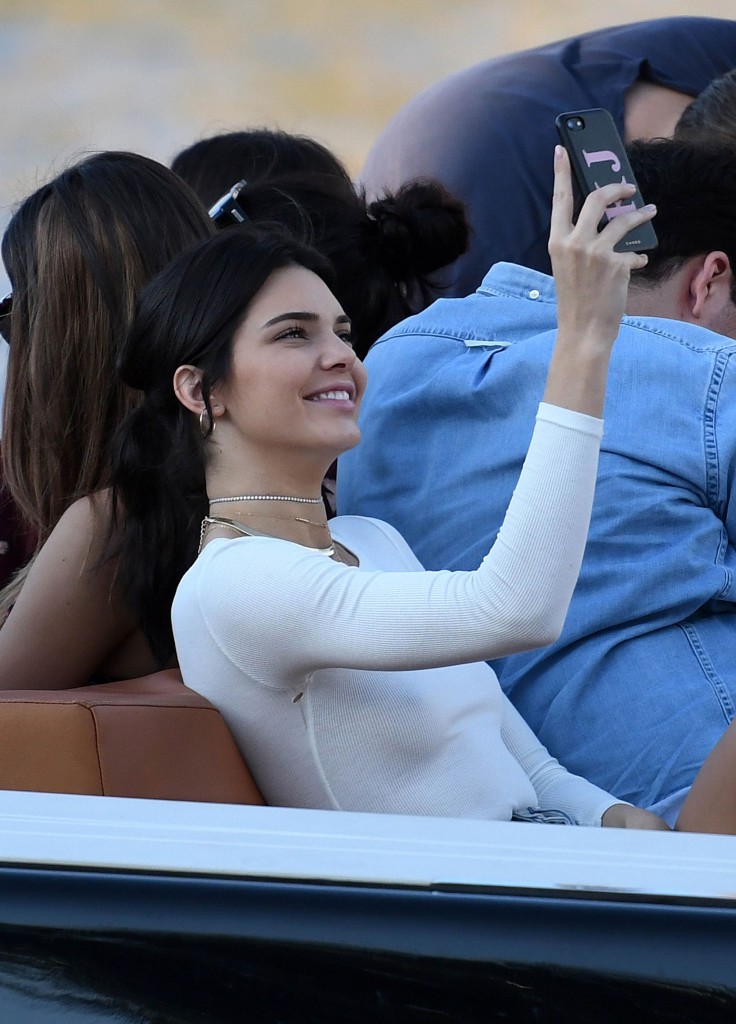 Kendall Jenner Braless 63