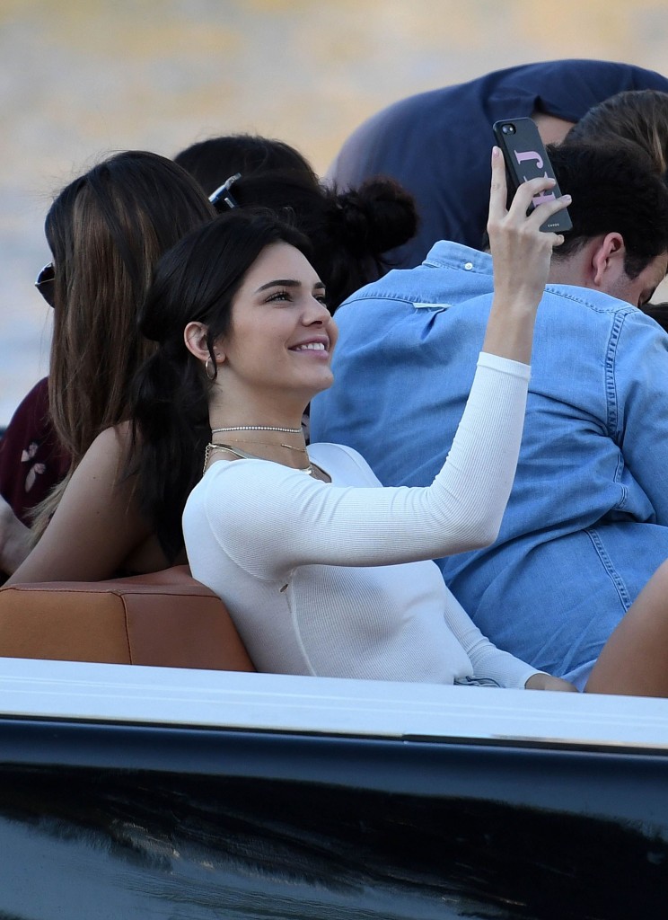 Kendall Jenner Braless 64