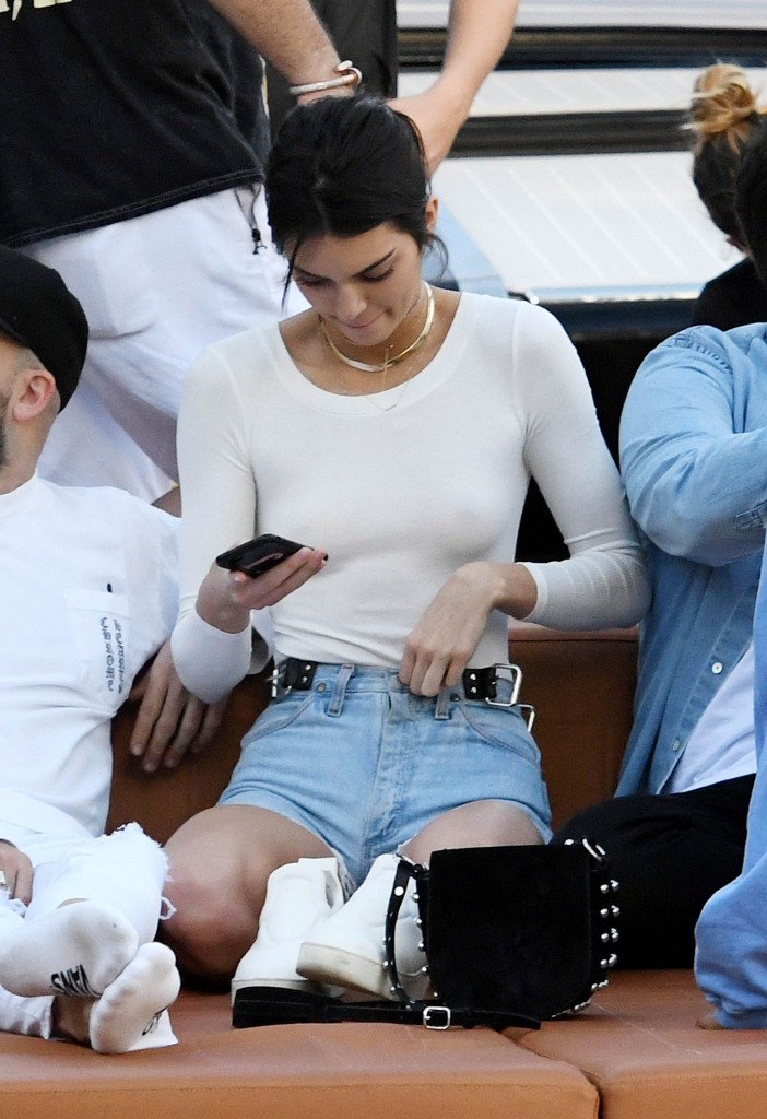 Kendall Jenner Braless 8