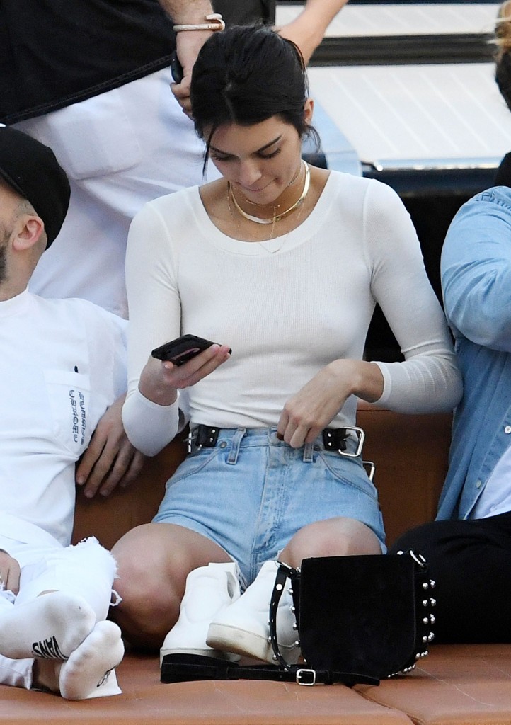 Kendall Jenner Braless 9