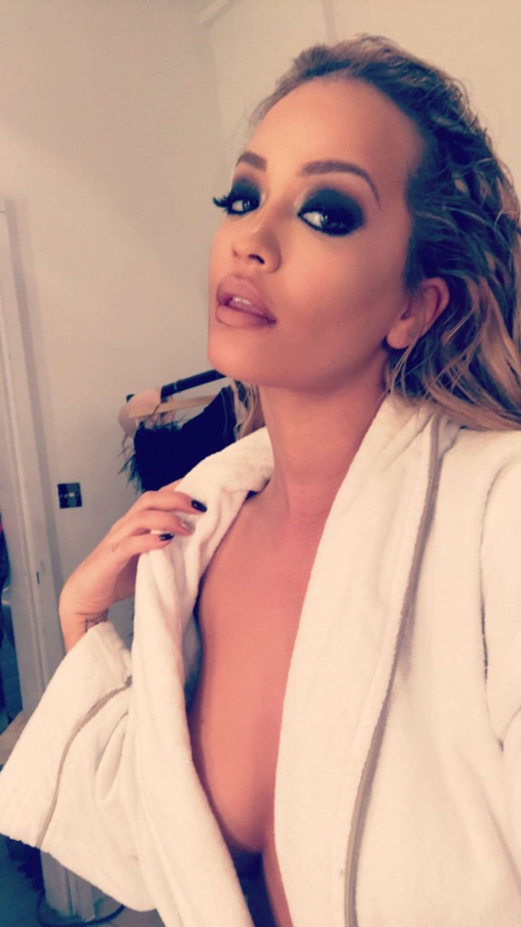 Rita Ora Sideboob