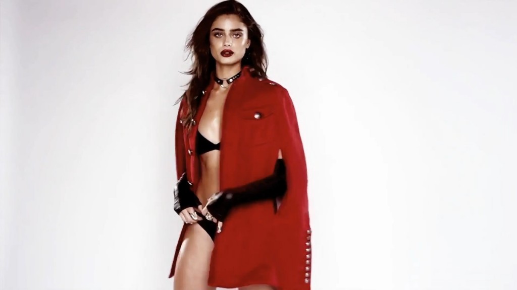 Taylor Hill Sexy 4