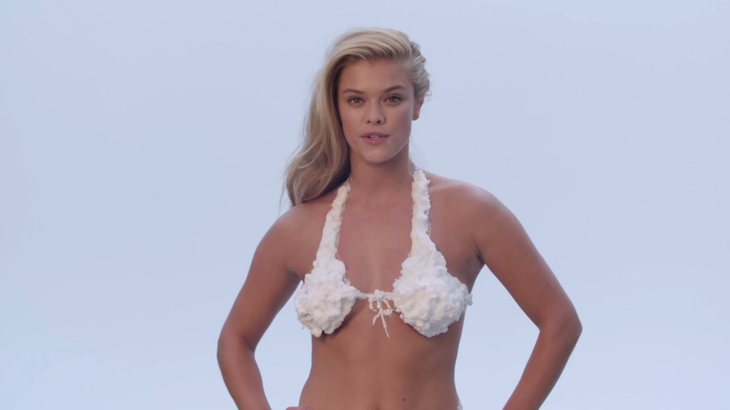 Nina Agdal Sexy 4